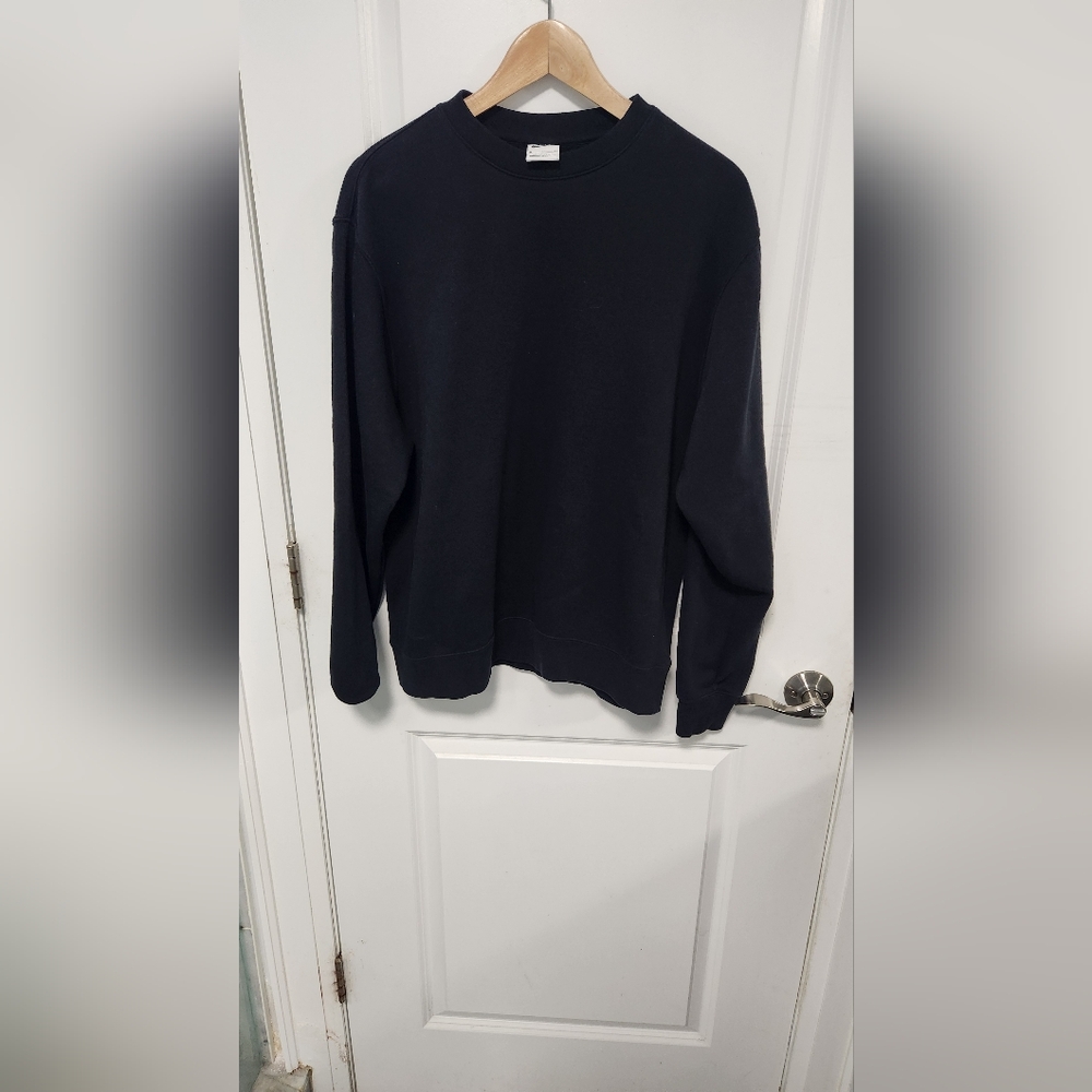 Nike crew neck sweatshirt plain front- design on back